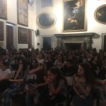 Saluto finale degli attori nella Sala Maestra